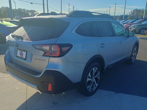 Certified 2022 Subaru Outback Limited image 5