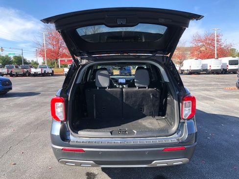 Certified 2022 Ford Explorer XLT w/ Equipment Group 202A image 9