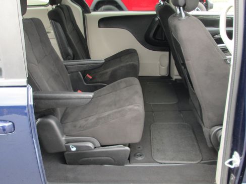 Used 2013 Dodge Grand Caravan SE FWD image 14