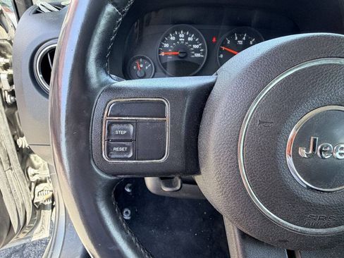 Used 2013 Jeep Patriot Latitude AWD/4WD image 13