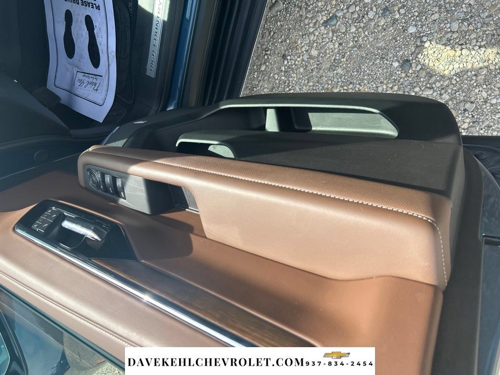 Used 2026 Chevrolet Tahoe High Country w/ Sun And Tow Package AWD/4WD image 17