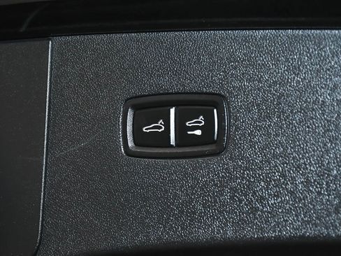 Used 2022 Porsche Cayenne Platinum Edition image 68