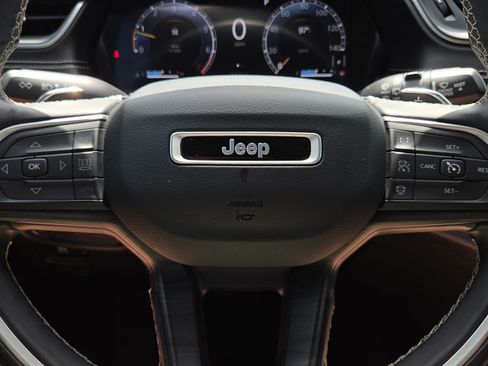 Used 2021 Jeep Grand Cherokee L Limited AWD/4WD image 29