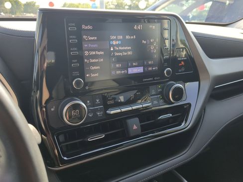 Used 2020 Toyota Highlander XLE AWD/4WD image 15