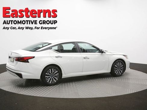 Used 2025 Nissan Altima 2.5 SV FWD image 42
