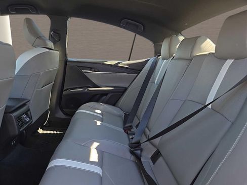 Used 2025 Toyota Camry SE w/ Convenience Package FWD image 11