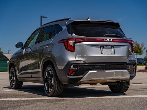 Used 2024 Kia Seltos EX AWD/4WD image 5