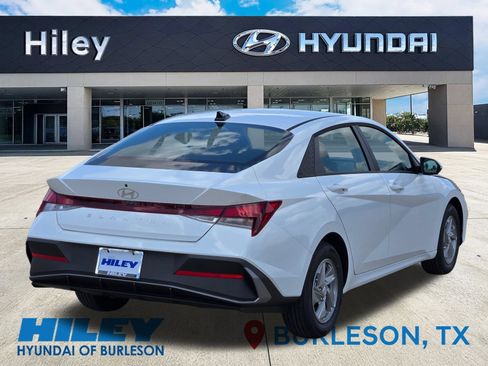 New 2026 Hyundai Elantra SE FWD image 4
