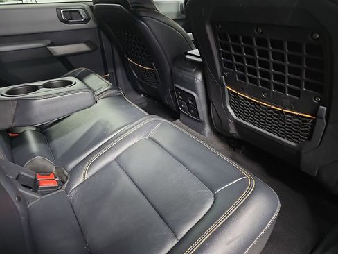 Used 2022 Ford Bronco Badlands image 11