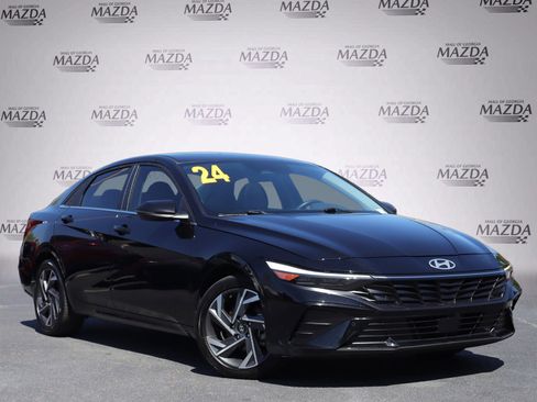 Used 2024 Hyundai Elantra Limited image 2