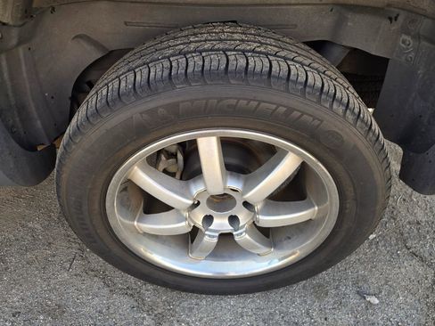 Used 2005 Chevrolet Avalanche LT w/ Preferred Equipment Group image 26