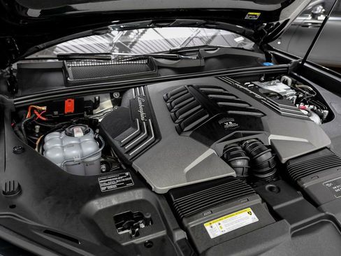 Used 2025 Lamborghini Urus SE image 54