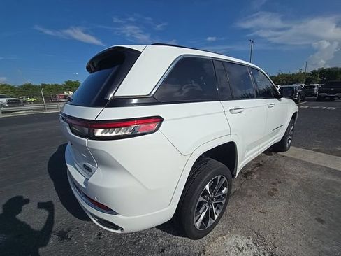 Used 2023 Jeep Grand Cherokee Overland AWD/4WD image 3