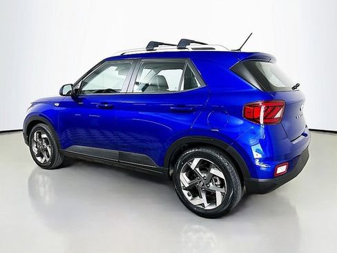 Used 2023 Hyundai Venue Limited FWD image 5