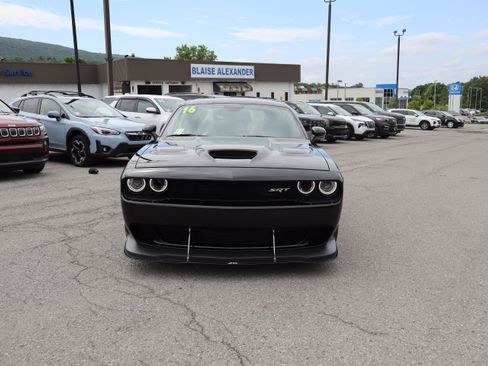 Used 2016 Dodge Challenger SRT Hellcat RWD image 10
