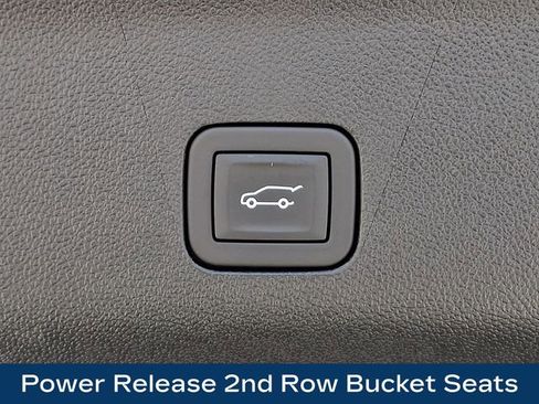 Used 2025 Chevrolet Suburban High Country AWD/4WD image 32
