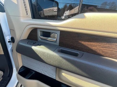 Used 2014 Ford F150 Lariat w/ Lariat Chrome Package image 19