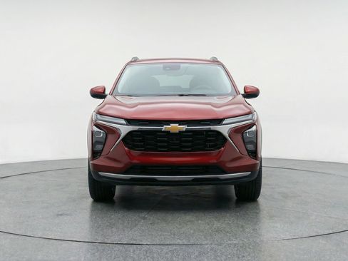 Used 2025 Chevrolet Trax LT w/ LT Convenience Package image 2