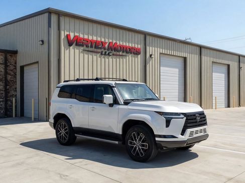 Used 2024 Lexus GX 550 image 2