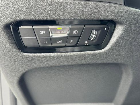 Used 2025 BMW M2 w/ Lighting Package image 22