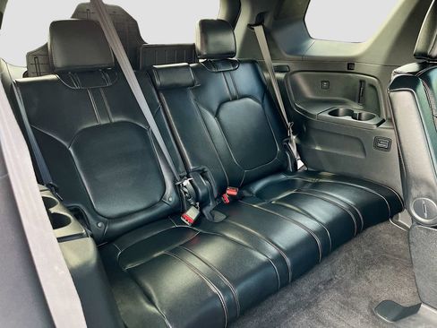 Used 2025 Honda Pilot TrailSport image 27