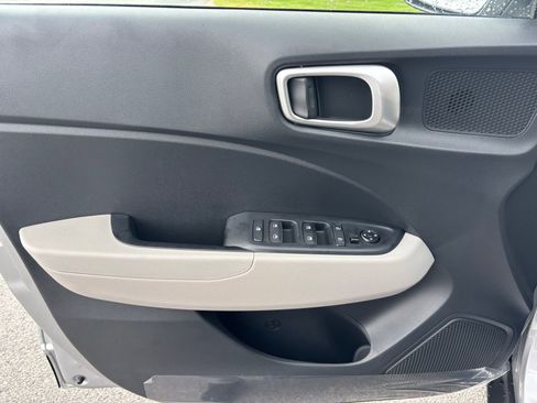 New 2025 Hyundai Venue SEL FWD image 10