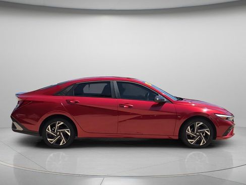 Used 2025 Hyundai Elantra Sport FWD image 8