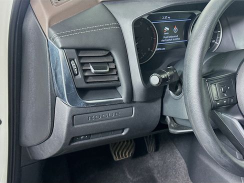 Used 2023 Nissan Rogue S image 17