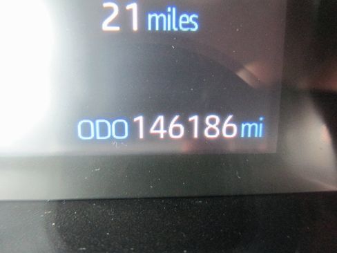 Used 2021 Toyota RAV4 LE image 21