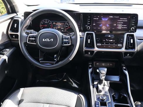 Used 2023 Kia Sorento EX w/ Panoramic Sunroof Package image 41