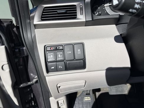 Used 2016 Honda Odyssey Touring Elite image 14