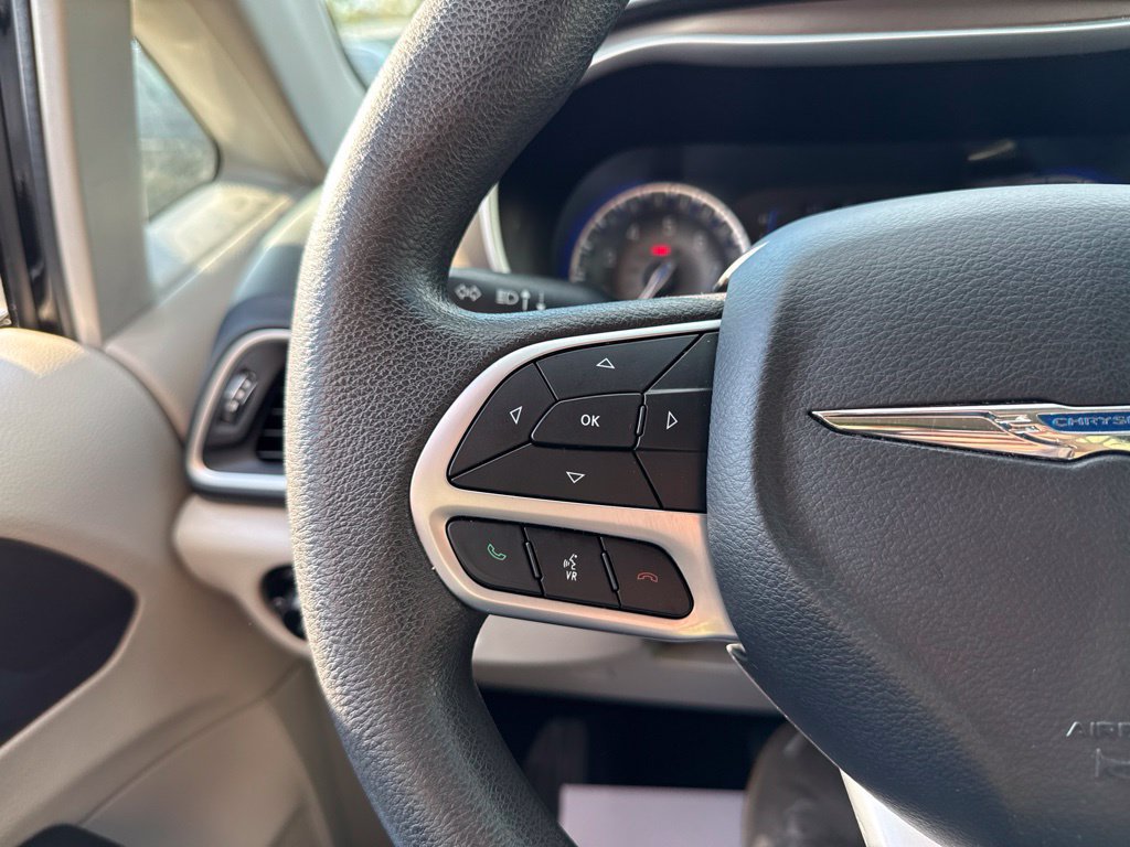 Used 2018 Chrysler Pacifica Touring Plus w/ Tire & Wheel Group FWD image 29