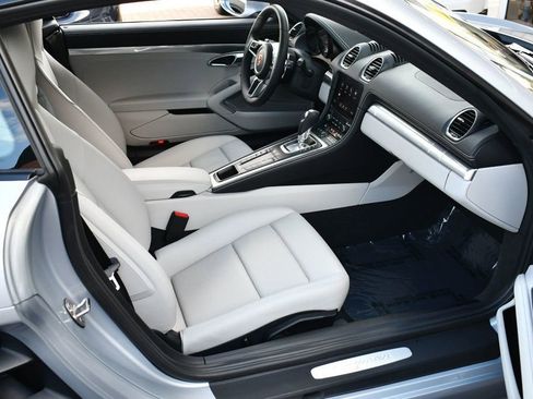 Used 2018 Porsche 718 Cayman RWD image 43