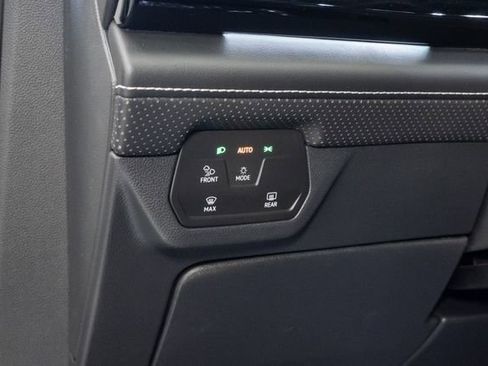 Used 2024 Volkswagen Atlas Cross Sport SEL Premium R-Line image 16