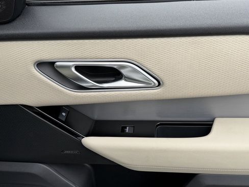 Used 2023 Land Rover Range Rover Velar R-Dynamic S image 37