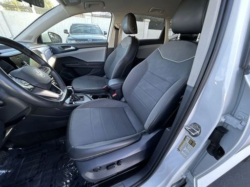 Used 2023 Volkswagen Taos SE image 11