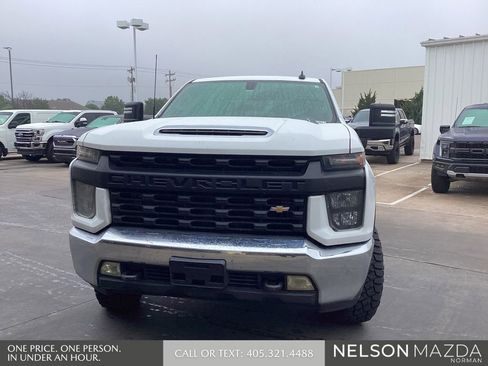 Used 2022 Chevrolet Silverado 2500 LT w/ Convenience Package AWD/4WD image 2