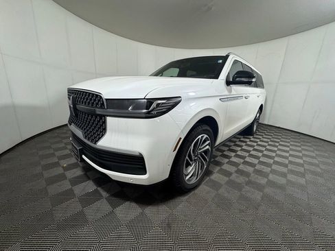 New 2025 Lincoln Navigator L Reserve AWD/4WD image 1