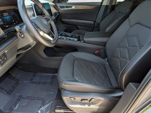 Used 2024 Volkswagen Atlas SE FWD image 15