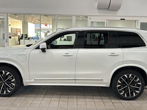 New 2026 Volvo XC90 T8 Ultra w/ Protection Package AWD/4WD image 8