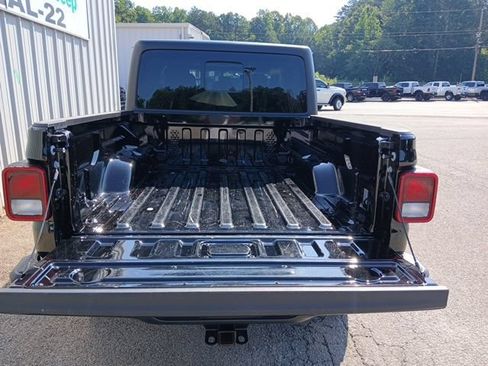 Used 2023 Jeep Gladiator Sport AWD/4WD image 6
