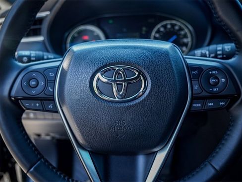 Used 2024 Toyota Venza LE image 12