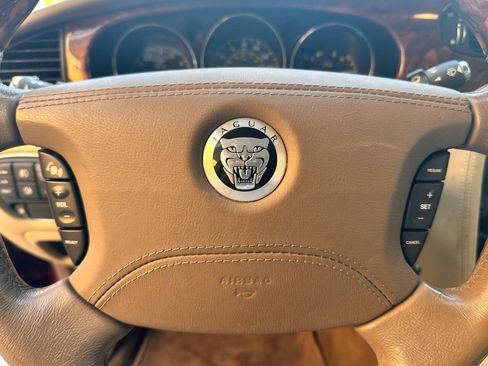 Used 2008 Jaguar XJ8 RWD image 17
