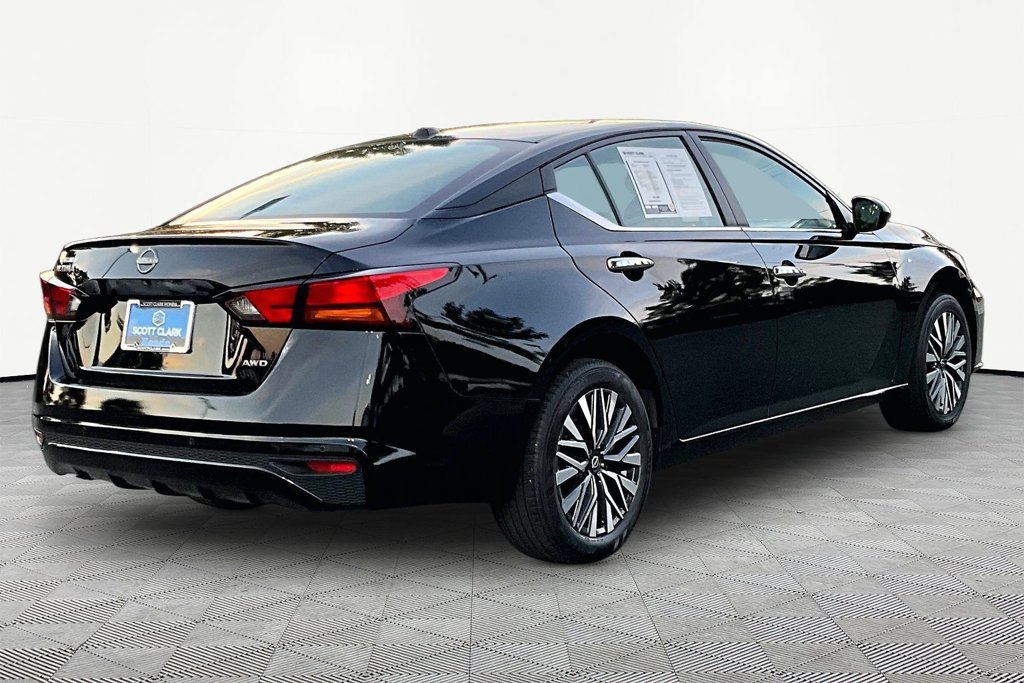 Used 2025 Nissan Altima 2.5 SV AWD/4WD image 6