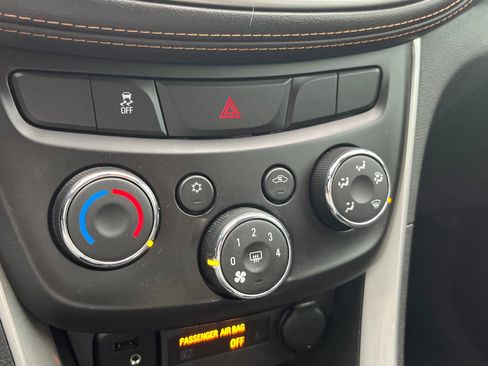 Used 2019 Chevrolet Trax LT w/ LT Convenience Package image 23