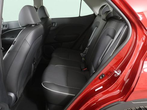 New 2025 Hyundai Venue Limited FWD image 31