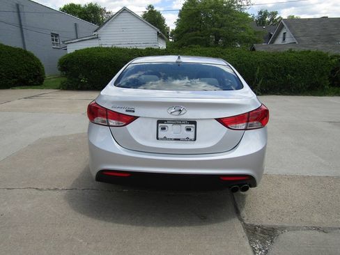 Used 2013 Hyundai Elantra FWD image 4