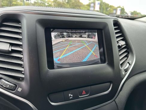 Used 2020 Jeep Cherokee Latitude Plus w/ Comfort/Convenience Group image 28