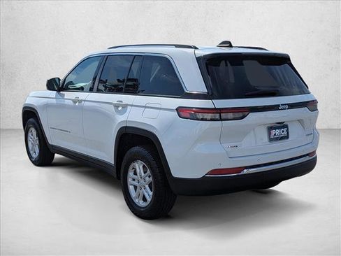 Used 2024 Jeep Grand Cherokee Laredo AWD/4WD image 7