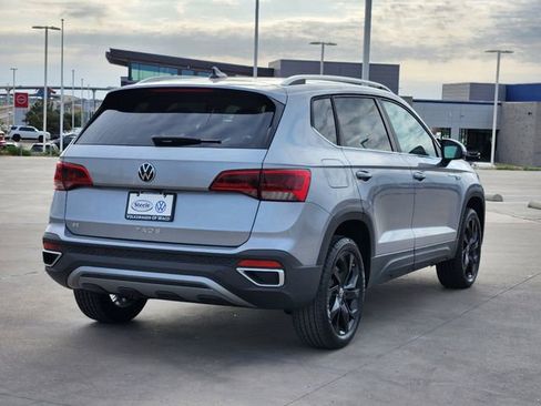 New 2024 Volkswagen Taos SE image 3